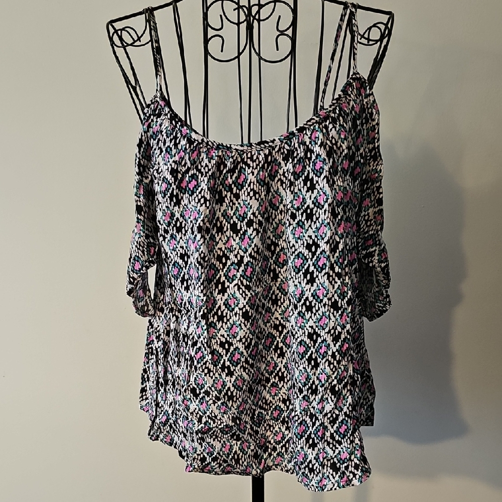 One Clothing Black & Pink Cold-Shoulder Printed Camisole Blouse